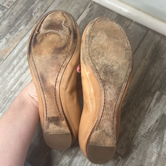 Tory Burch Beige Flats Paisley Lining with Gold Accent Size 8 - Picture 5 of 5